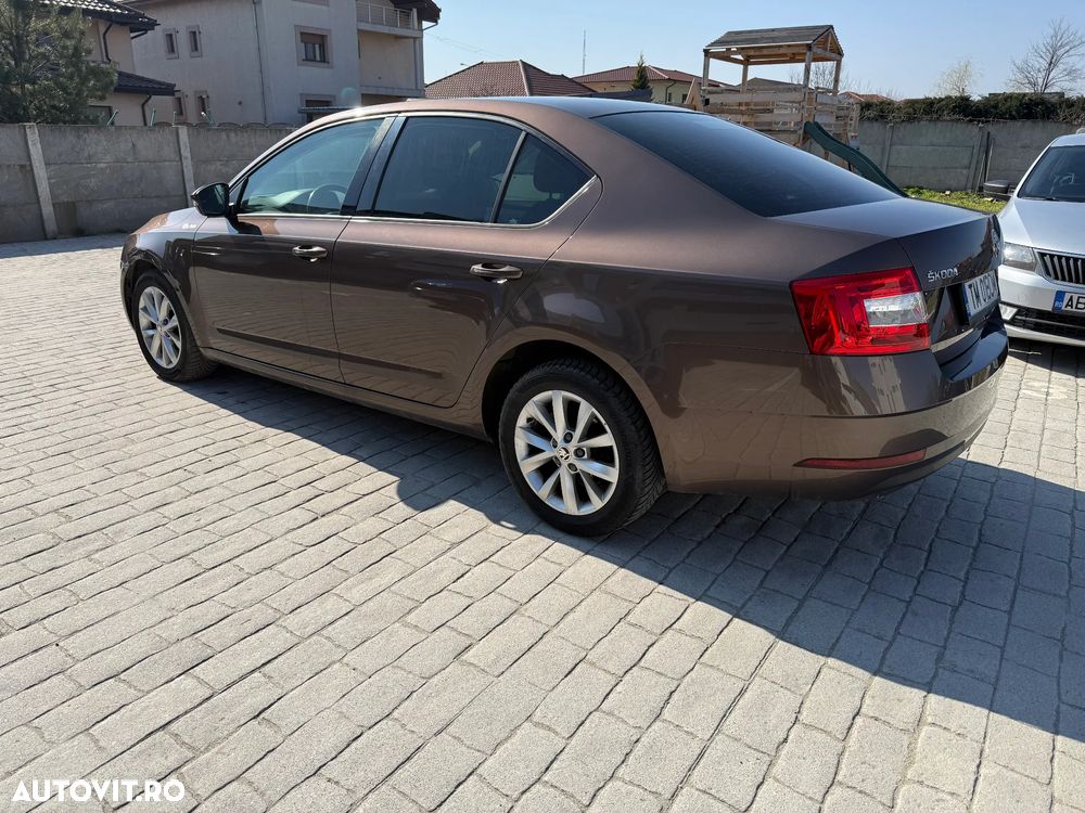 Skoda Octavia 1.6 TDI DSG Ambition - 4
