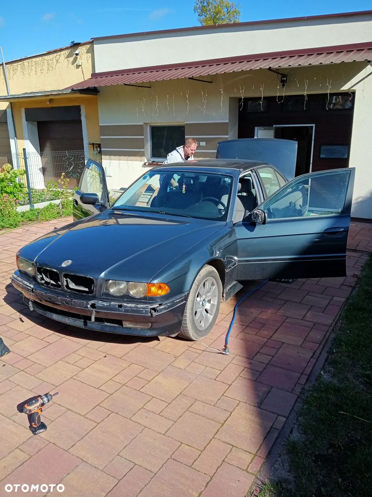 BMW Seria 7 - 12