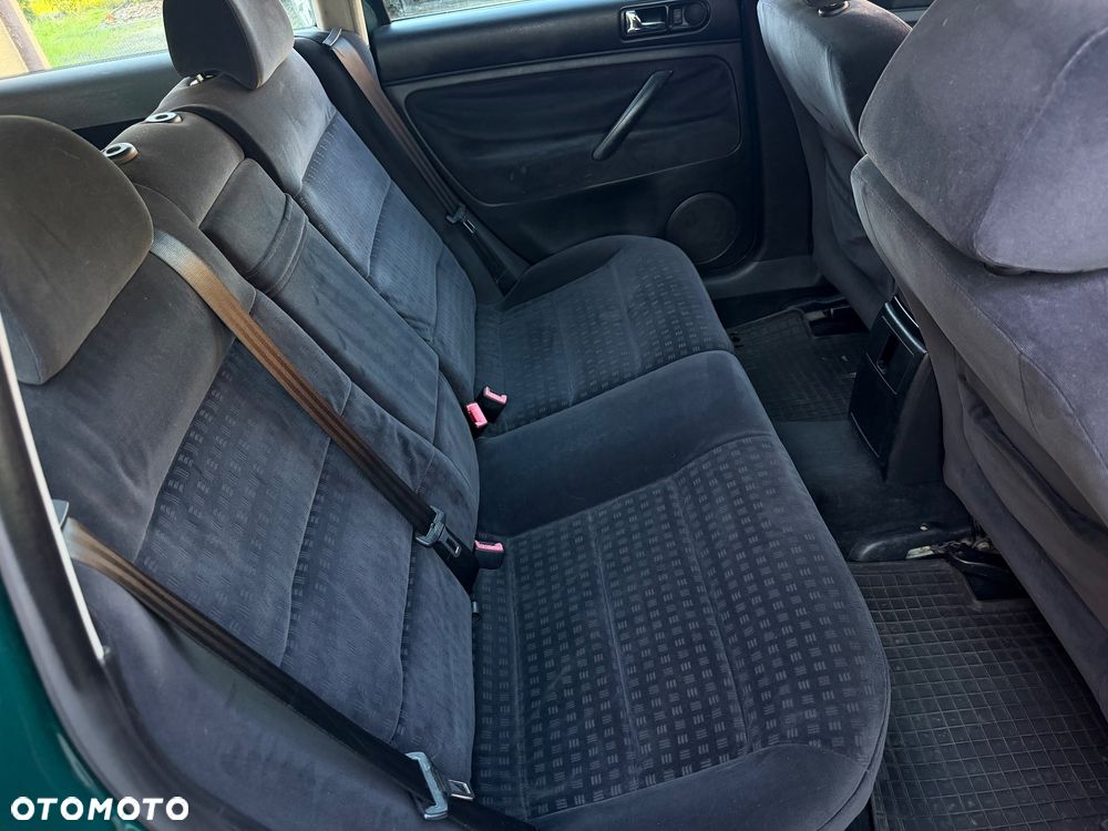 Volkswagen Passat 2.0 Basis - 12
