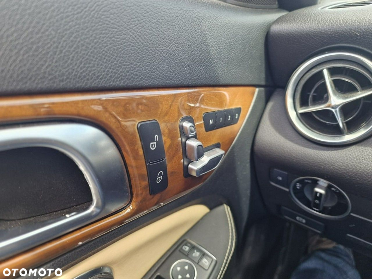 Mercedes-Benz SLC 300 9G-TRONIC Final Edition - 16