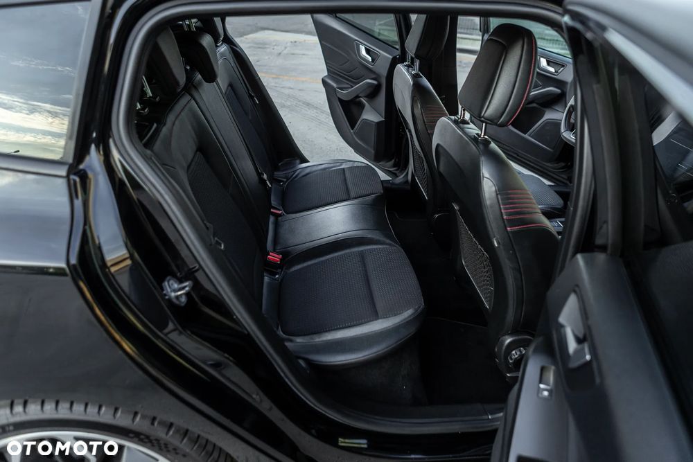 Ford Focus - 32