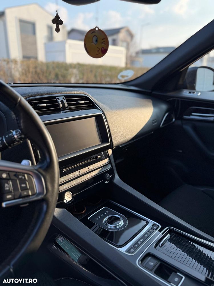 Jaguar F-Pace 30d AWD R-Sport - 11