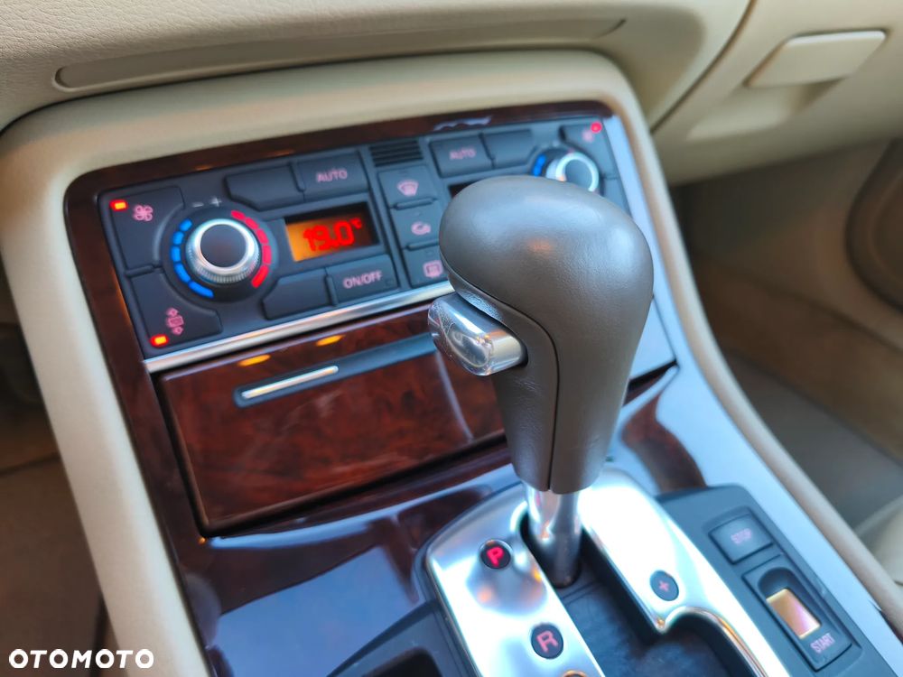 Audi A8 4.2 Quattro - 30