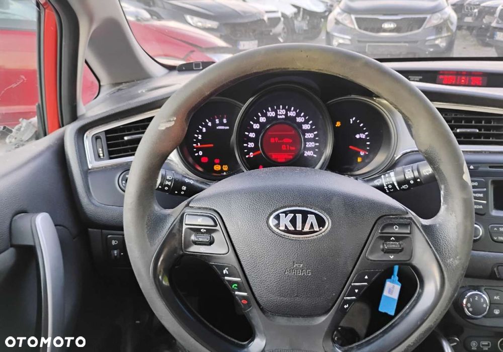 Kia Ceed - 12
