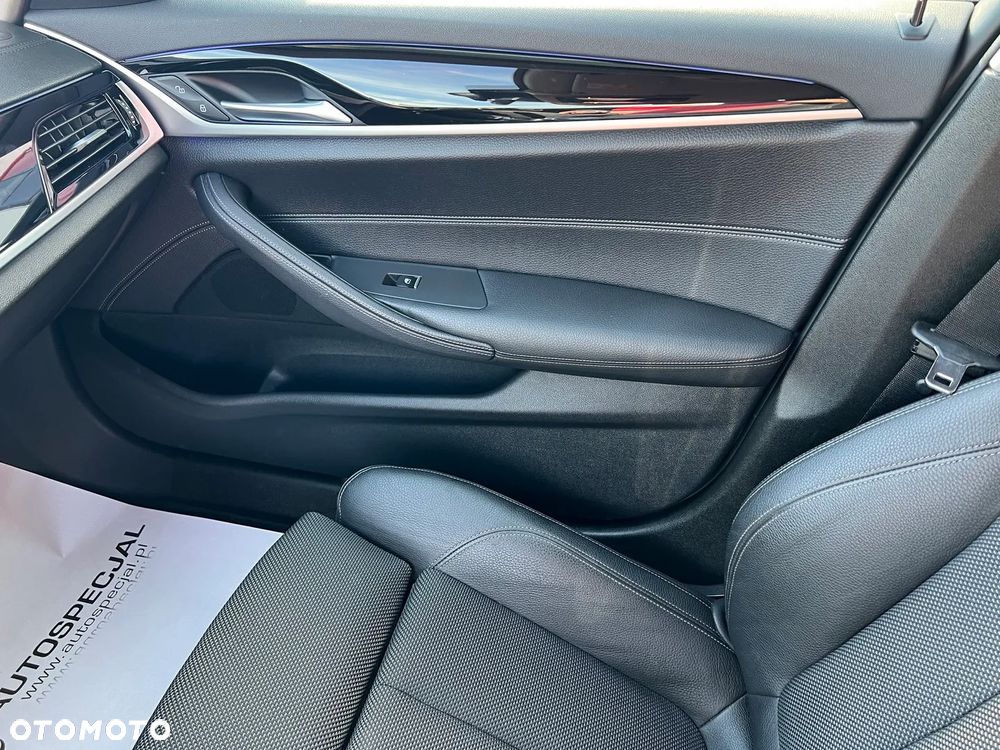 BMW Seria 5 520d Sport Line - 33
