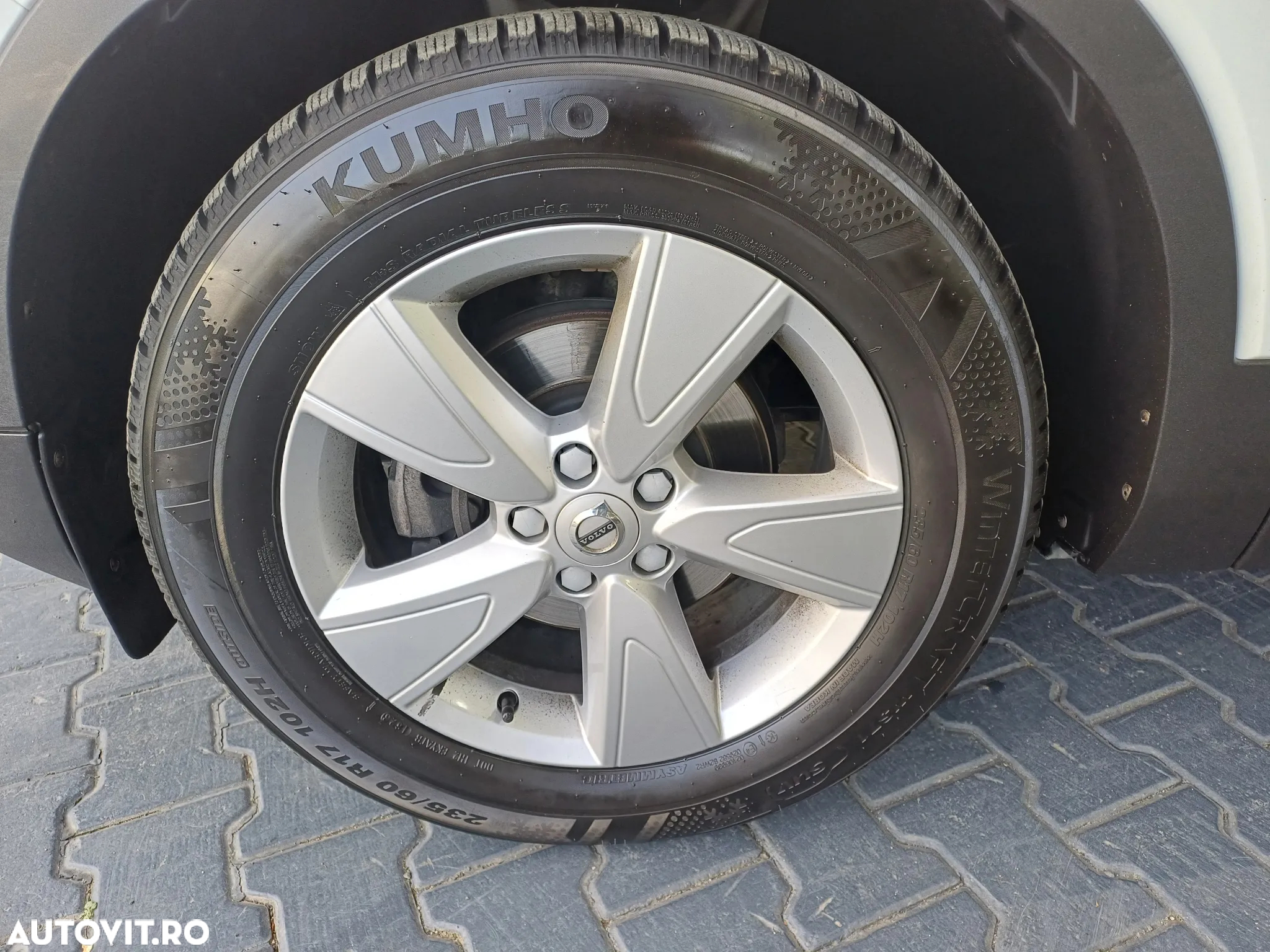 Volvo XC 40 T3 AT8 Momentum Pro - 4