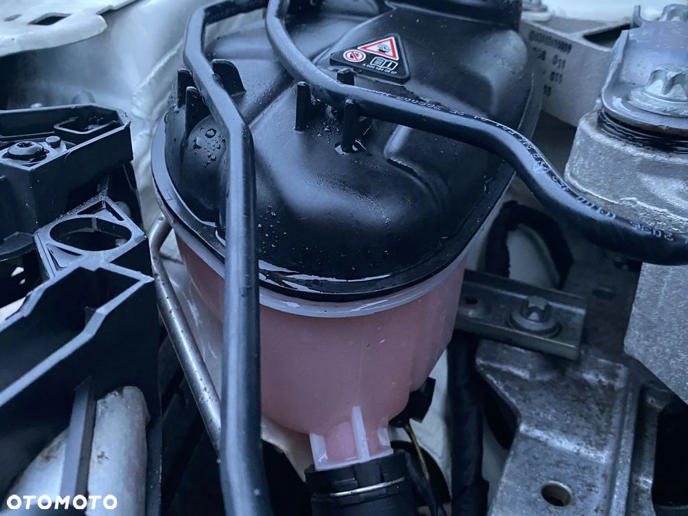 Mercedes-Benz GLA 200 d 7G-DCT - 11