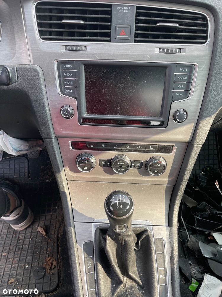 Volkswagen Golf 1.2 TSI BMT Comfortline - 11