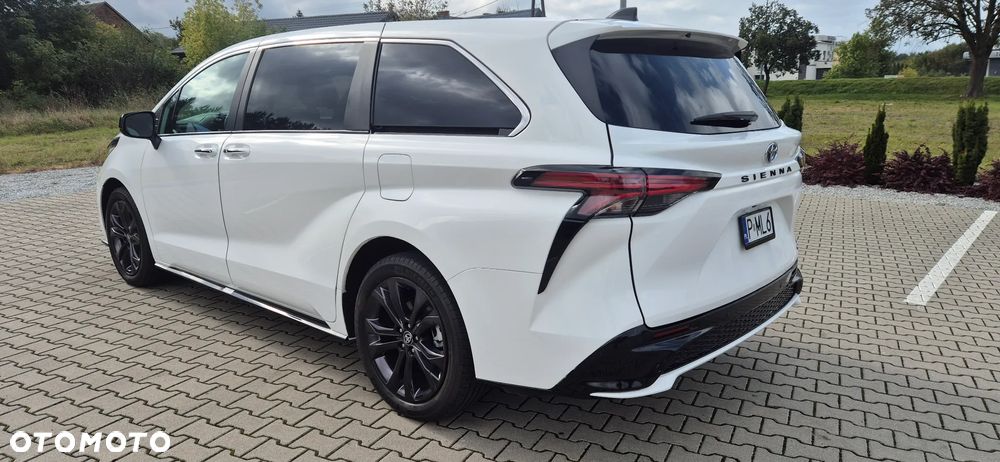 Toyota Sienna - 4