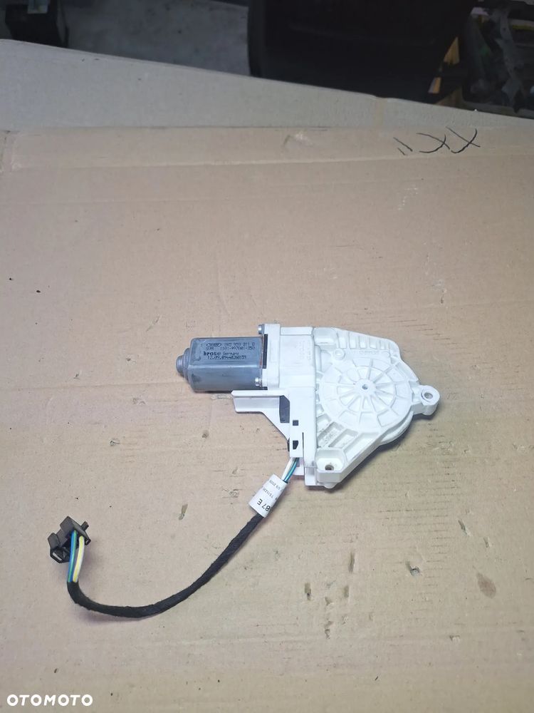 AUDI A6 C6 4F silniczek szyby lewy tył 8K0959811B