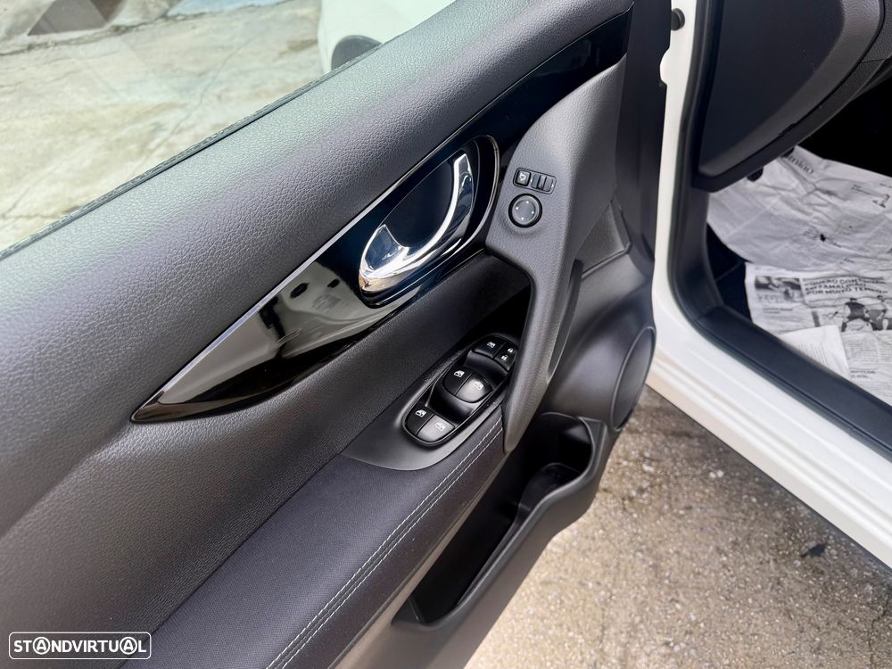 Nissan Qashqai 1.5 dCi N-Connecta J18+Led - 13