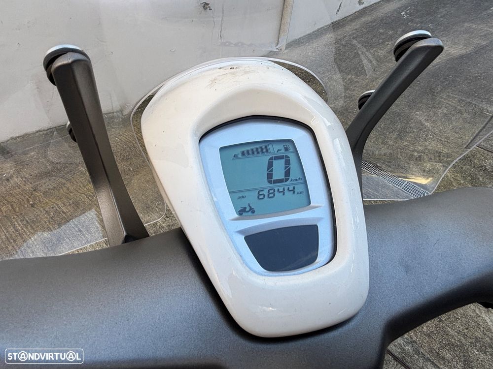 Vespa Vespa 946 - 19