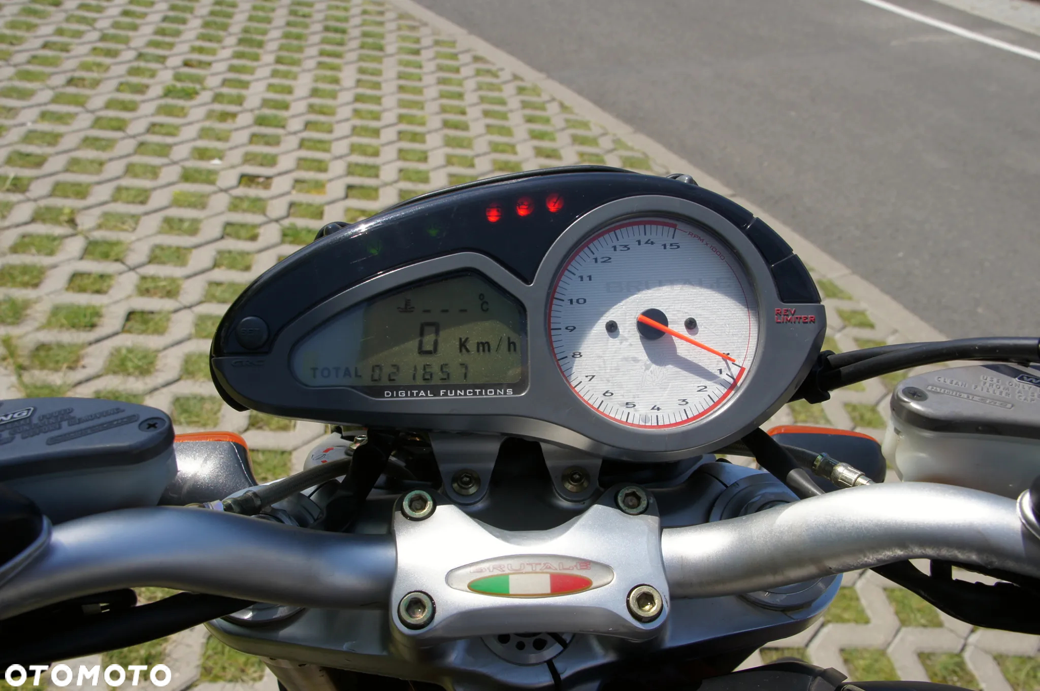 MV AGUSTA Brutale - 9
