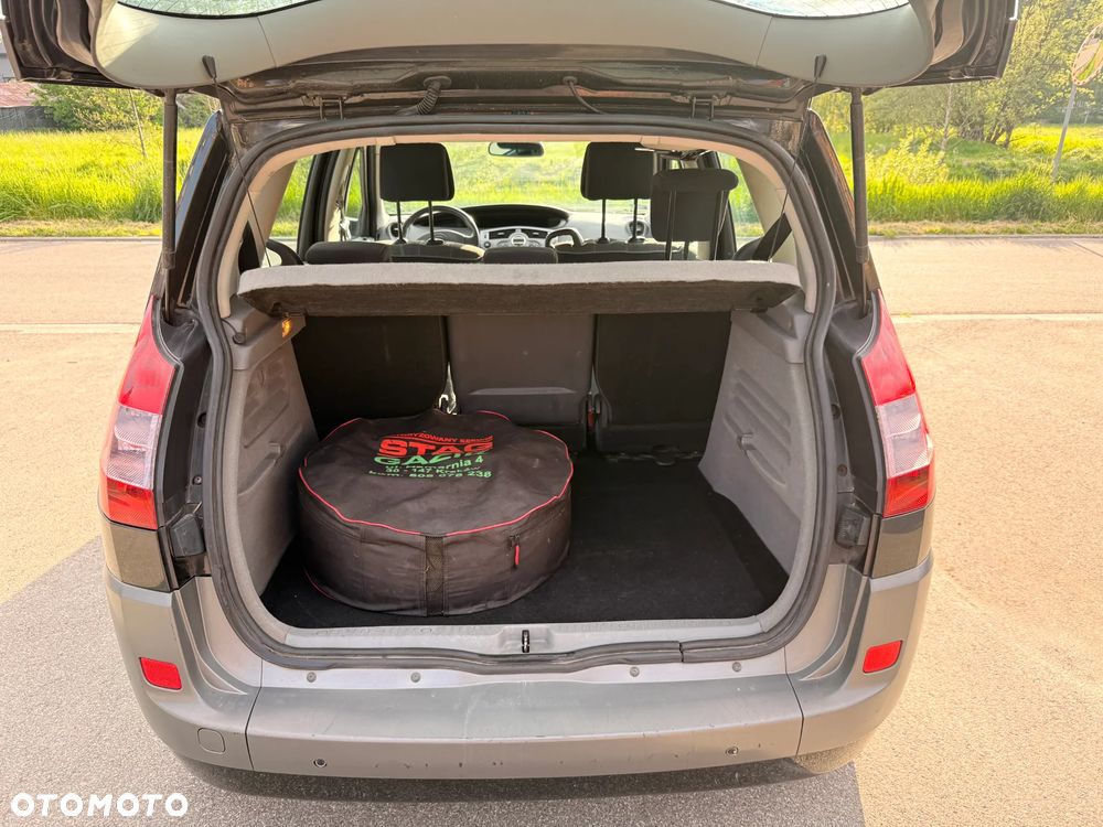 Renault Scenic 2.0 16V Avantage - 8
