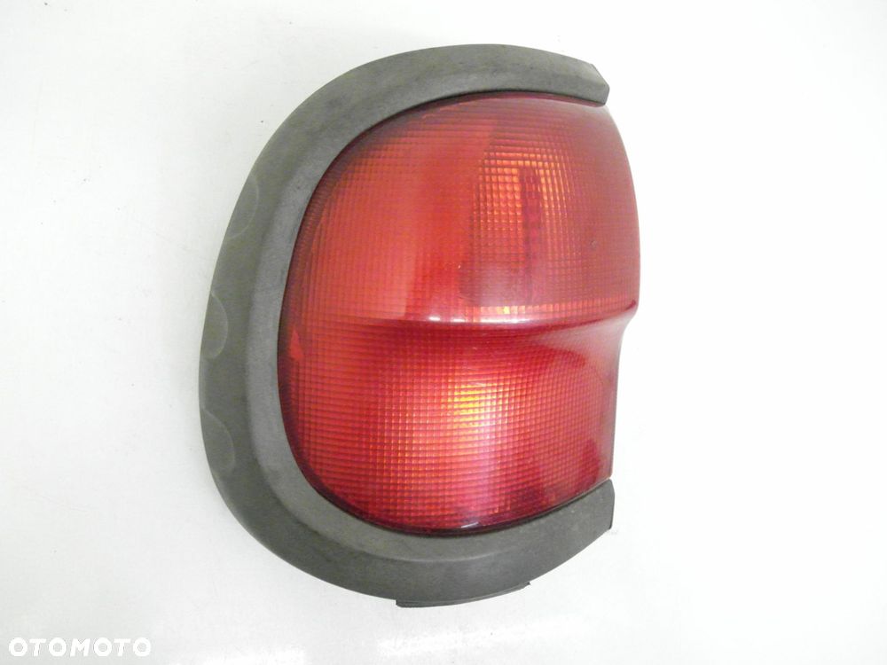 LAMPA LEWA TYLNA NISSAN TERRANO II (R20) 268550X000 - 1