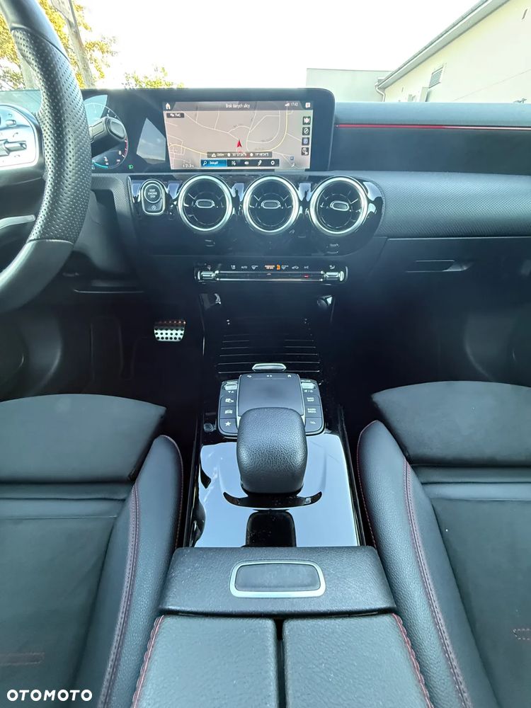 Mercedes-Benz Klasa A 180 AMG Line 7G-DCT - 15