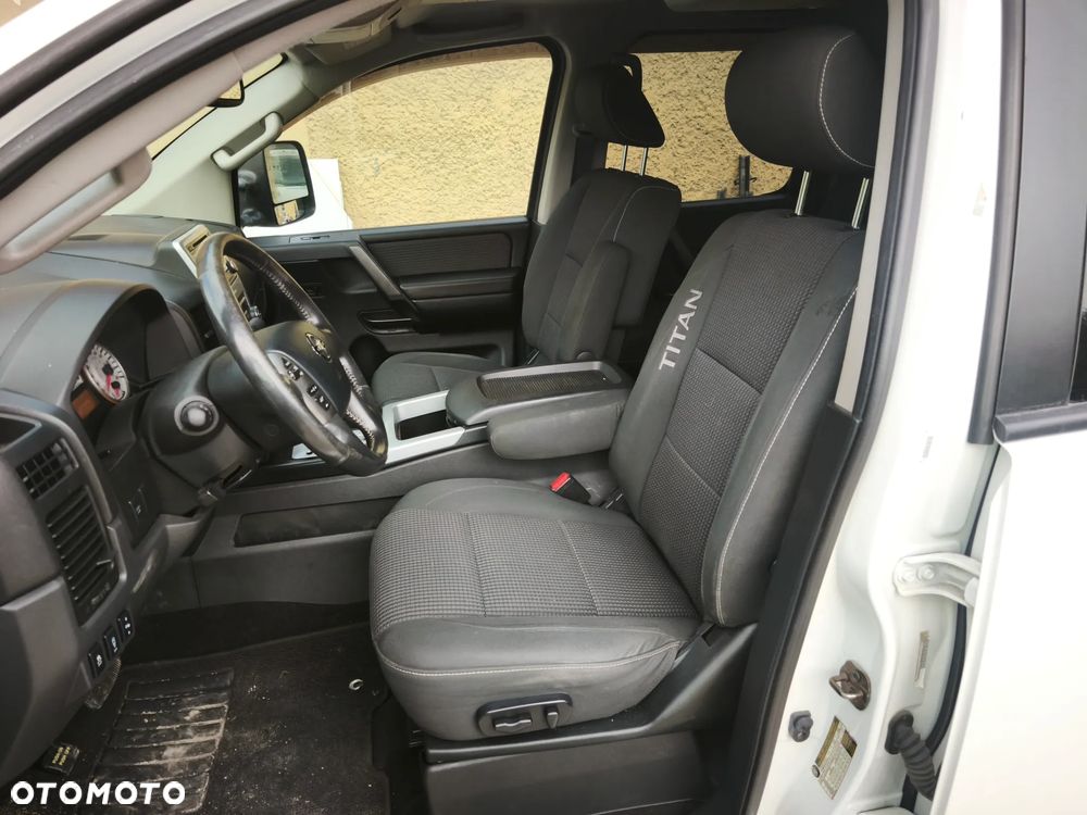 Nissan Titan 5.6 V8 SE Crew Cab - 6