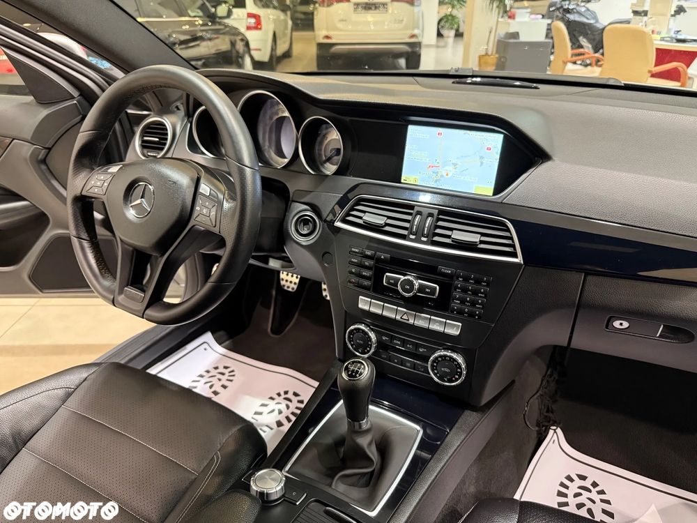 Mercedes-Benz Klasa C 220 CDI DPF Coupe (BlueEFFICIENCY) - 33