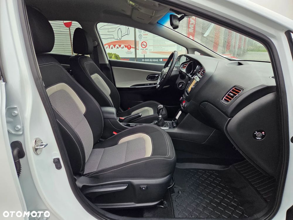 Kia Ceed 1.6 GDI ISG Dream-Team Edition - 8