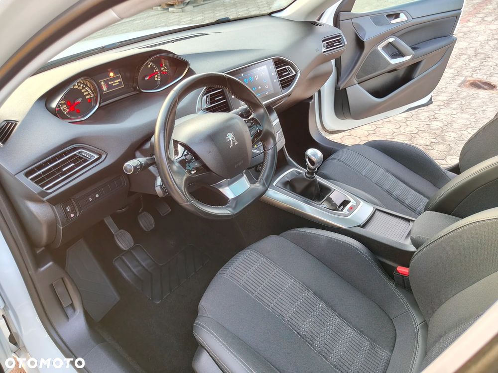 Peugeot 308 - 24