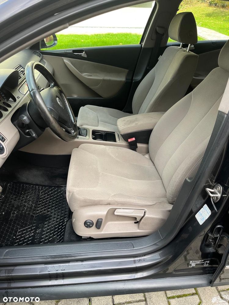 Volkswagen Passat - 11