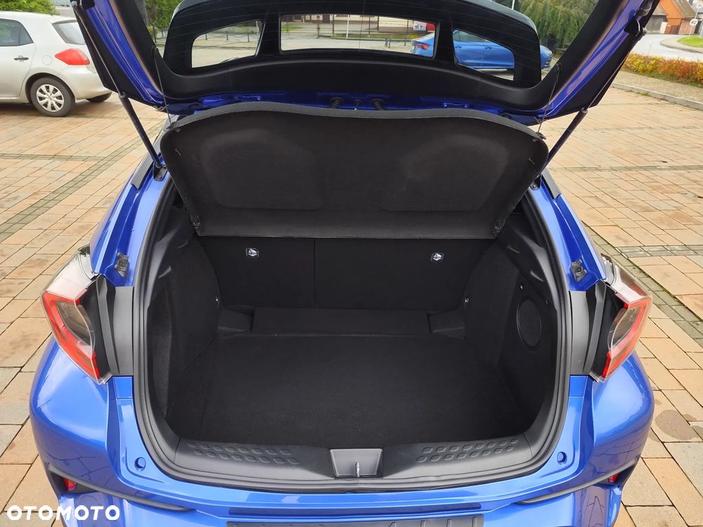 Toyota C-HR Hybrid Style Selection - 26