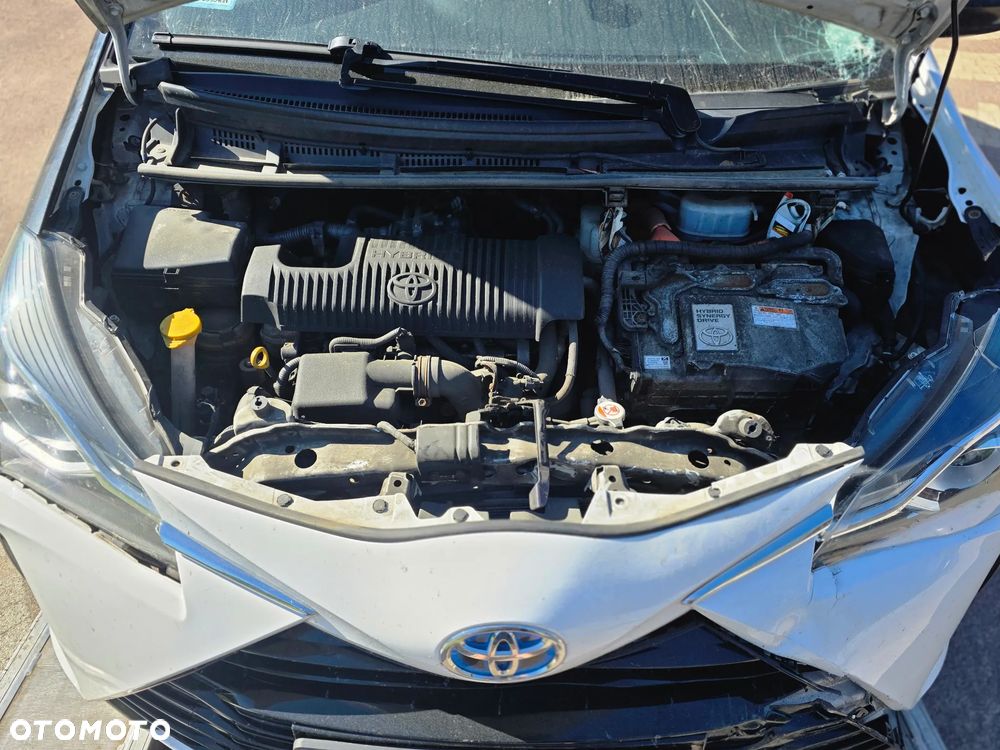 Toyota Yaris Hybrid 100 Premium - 6