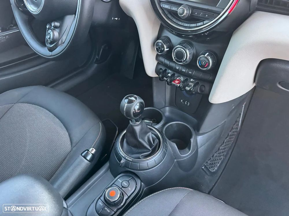 MINI 3 Portas One - 21