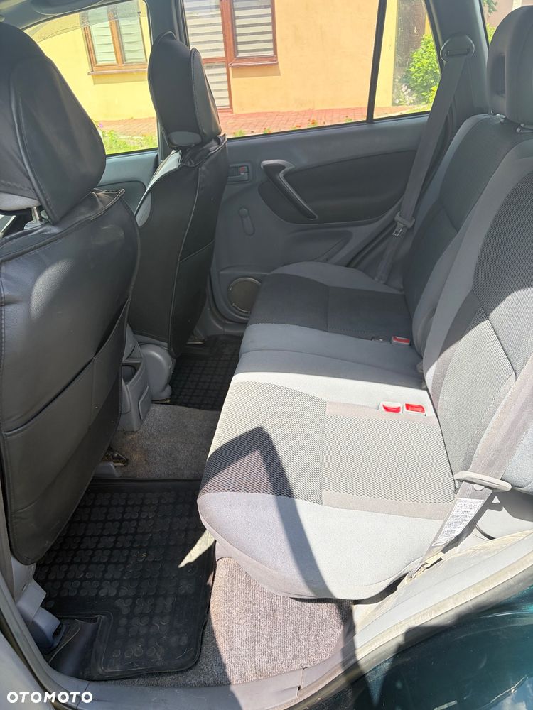 Toyota RAV4 - 10