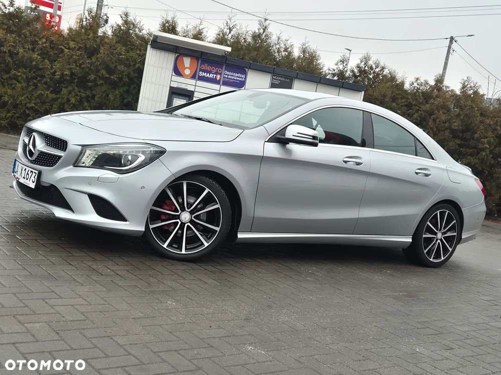 Mercedes-Benz CLA 180 AMG Line - 4