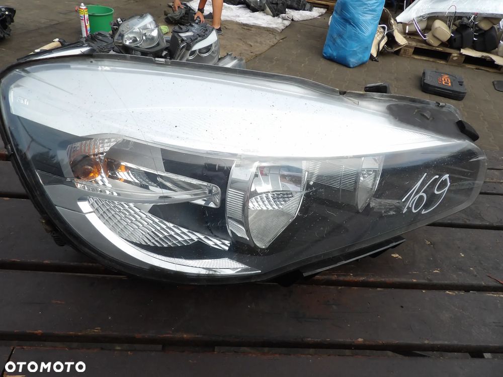 BMW - F45 - PRAWA LAMPA PRZEDNIA - H7 - PĘKNIĘTA - PRZYPALONA - EUROPA - 1