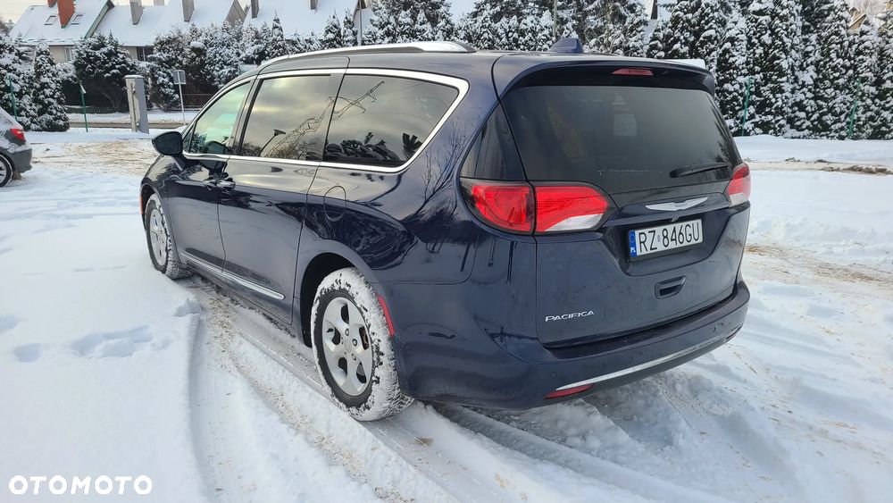 Chrysler Pacifica - 8