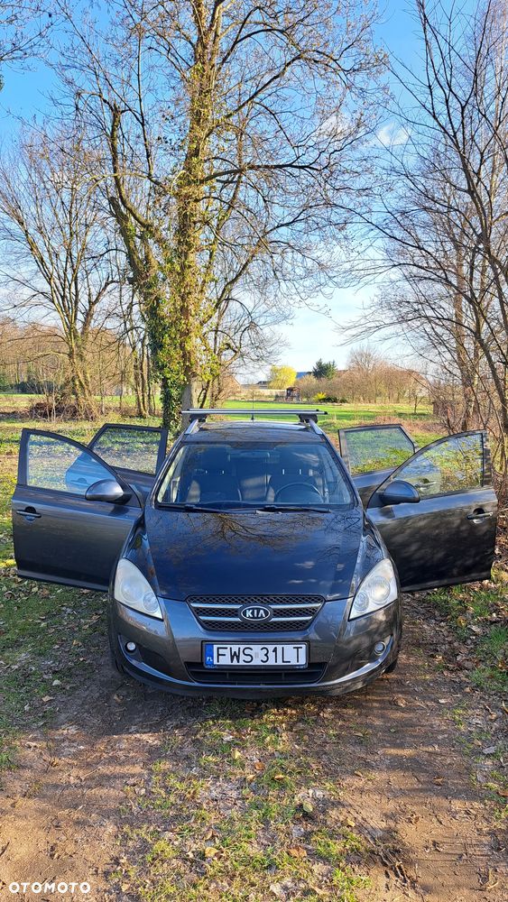 Kia Ceed 1.6 CRDi 115 Dream-Team Edition - 3