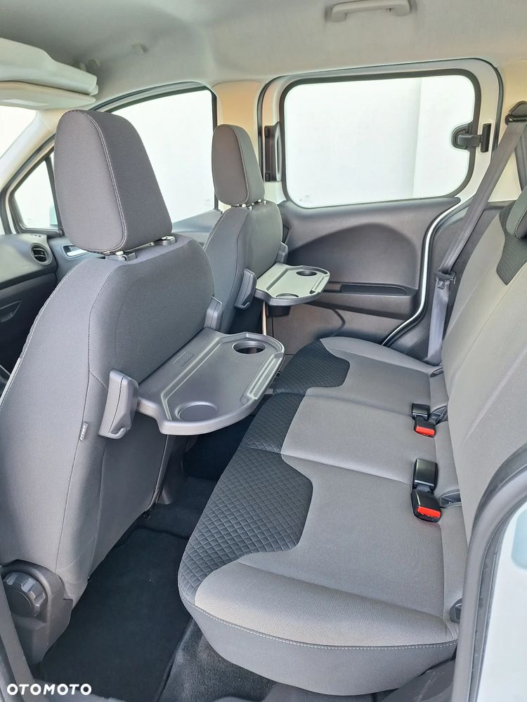 Ford Tourneo Courier - 21