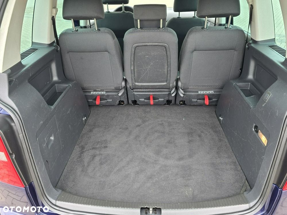 Volkswagen Touran - 18