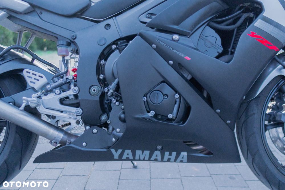 Yamaha R6 - 12