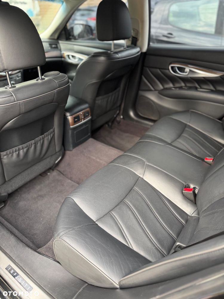 Infiniti Q70 - 10
