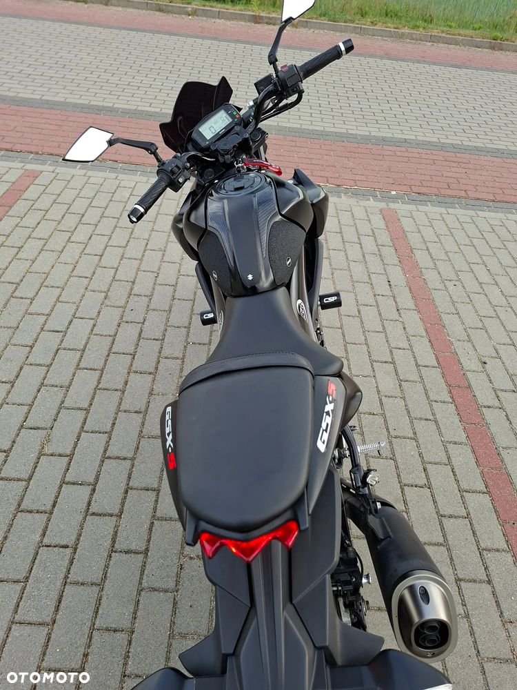 Suzuki GSX - 12