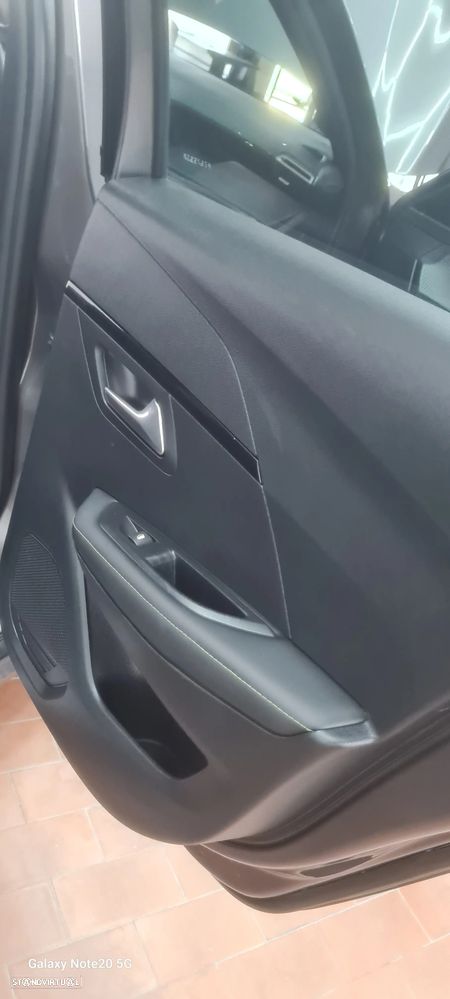 Peugeot 208 1.2 PureTech Allure Pack EAT8 - 17