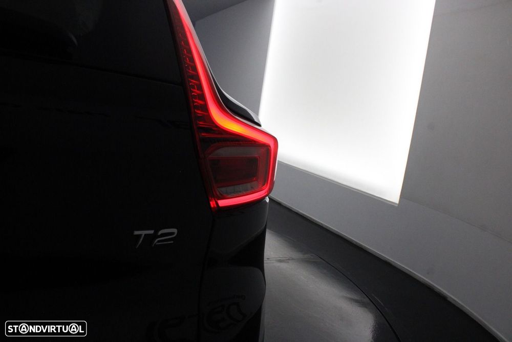 Volvo XC 40 1.5 T2 Momentum Core — fotografia 37
