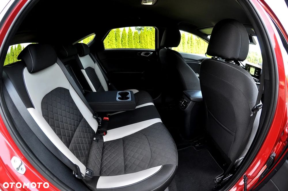 Kia ProCeed 1.4 T-GDI GT Line - 25