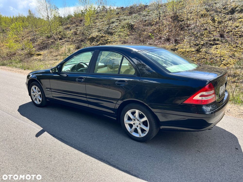 Mercedes-Benz Klasa C 180 T Kompressor Classic - 8