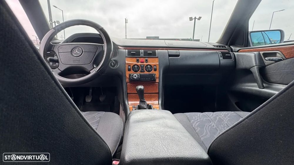 Mercedes-Benz E 220 CDI Classic - 13