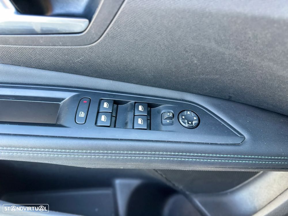 Peugeot 3008 1.6 Hybrid Allure e-EAT8 - 28