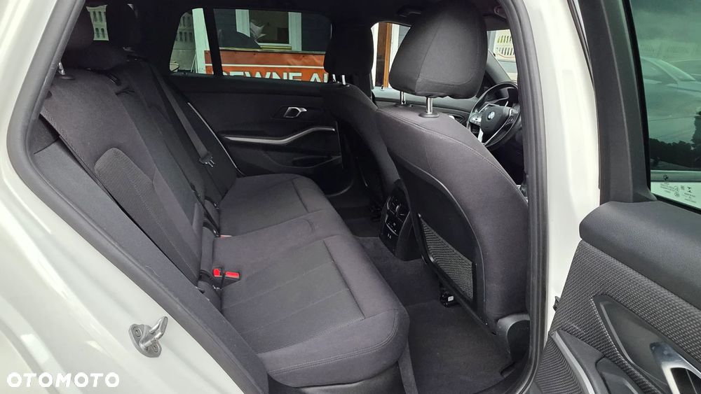 BMW Seria 3 318d - 9