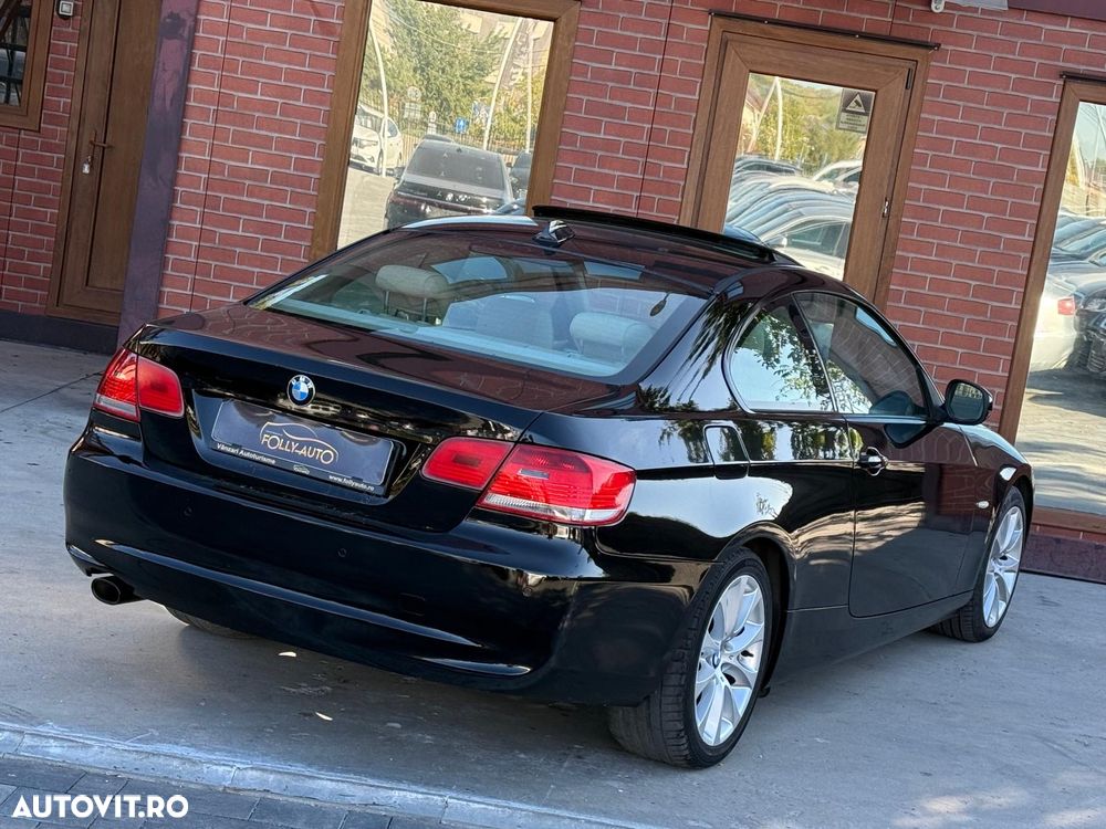 BMW Seria 3 320d Aut. - 32