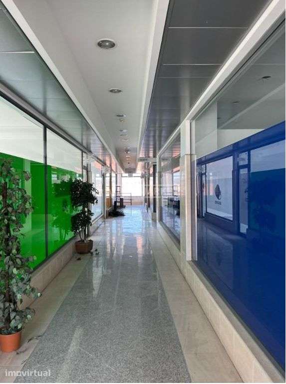 Loja da banca com 66 m² inserida no Centro Comercial Millenium em Abra - Grande imagem: 2/8