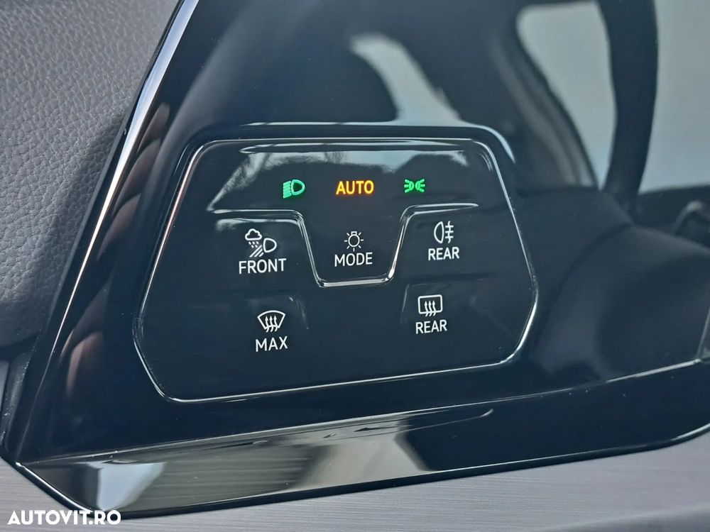 Volkswagen Golf 1.5 eTSI ACT DSG MHEV Style - 27