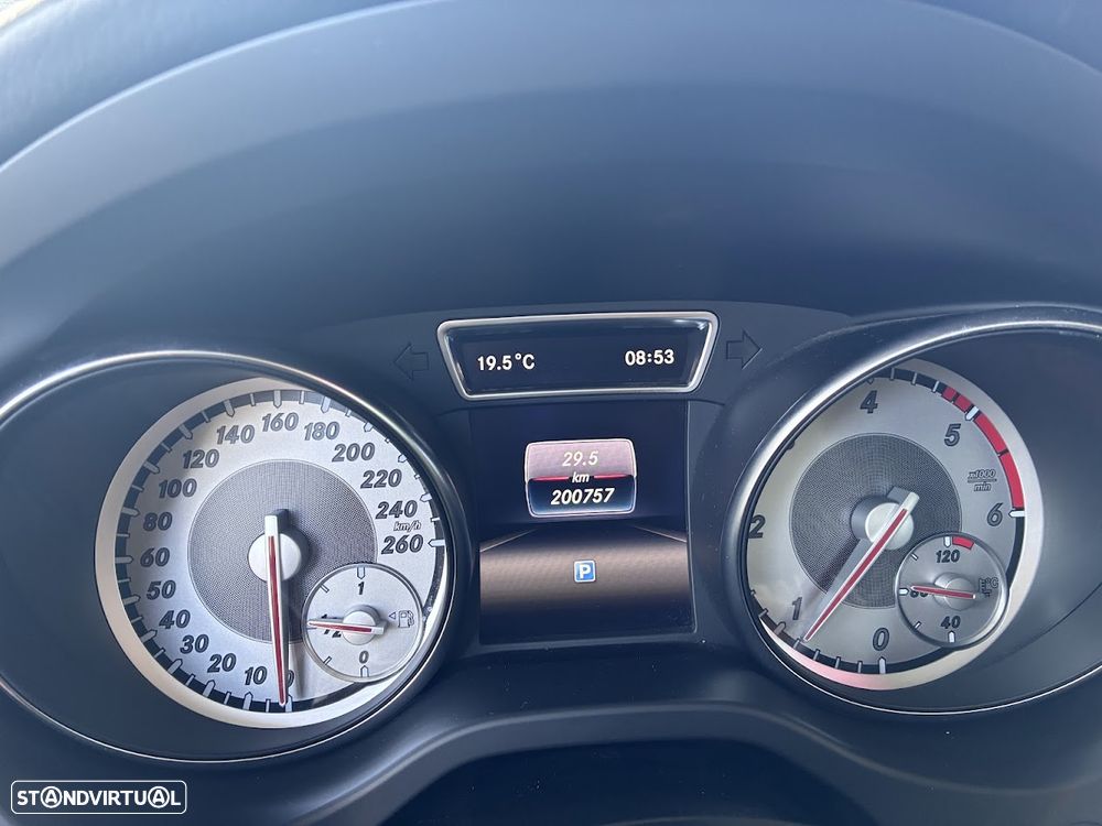 Mercedes-Benz GLA 180 d - 12