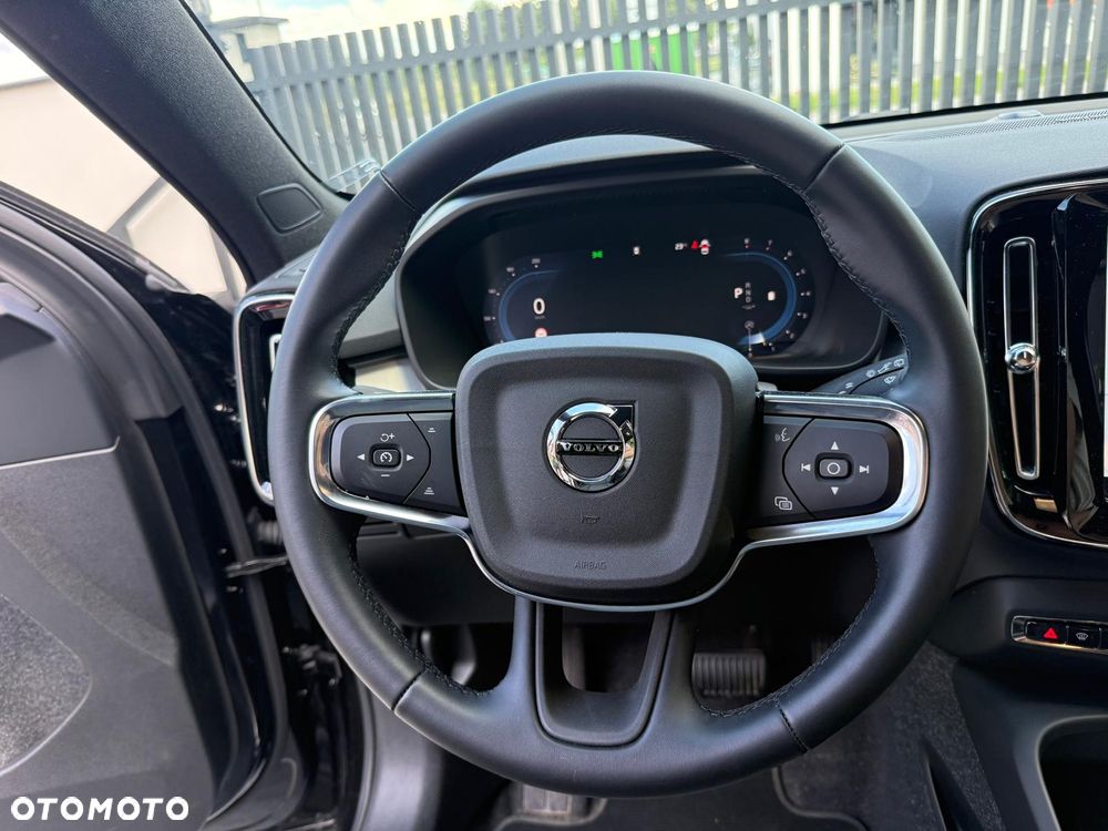 Volvo XC 40 B3 Plus Dark - 17